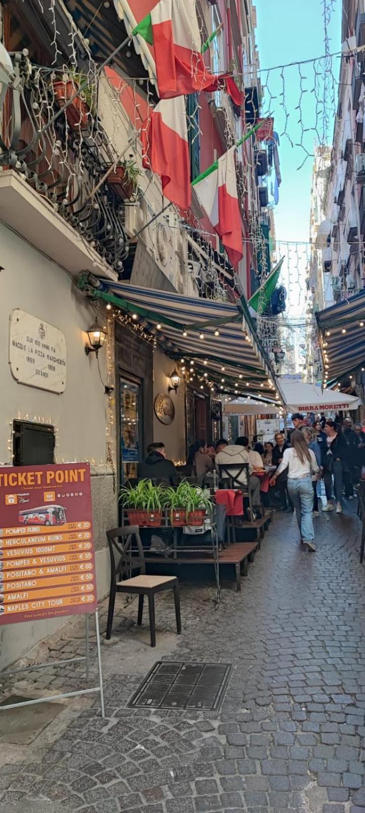 La Chicca Appartamento Intero Nei Quartieri Spagnoli Napoli Bagian luar foto